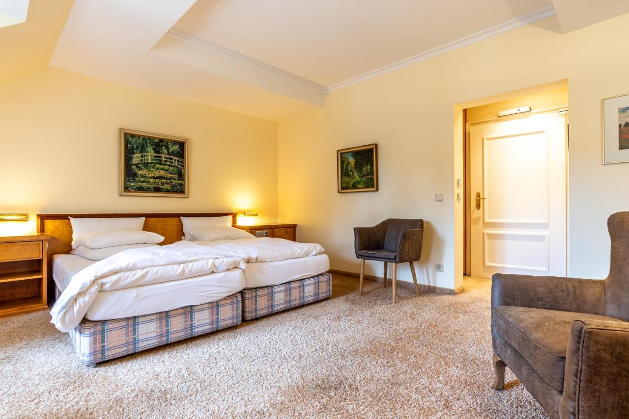 Hammerschmiede 4*